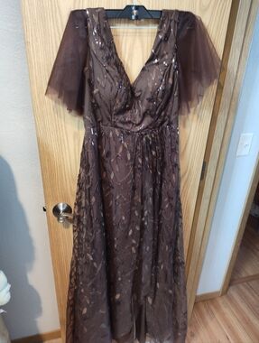 Elegant Brown Leaf-Pattern Evening Dress